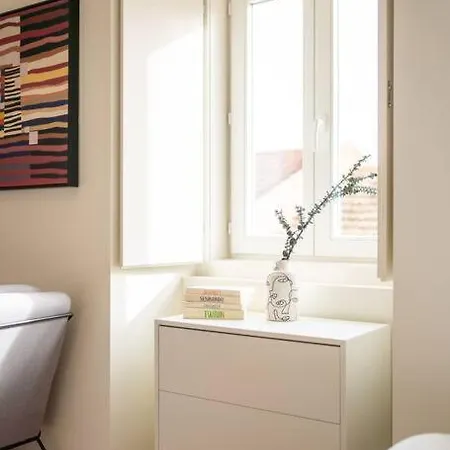 Pardal 1b - Luxury Studio In Alcantara With Parking Nearby *