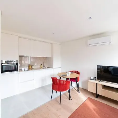 Apartment Pardal 1b - Luxury Studio In Alcantara With Parking Nearby *