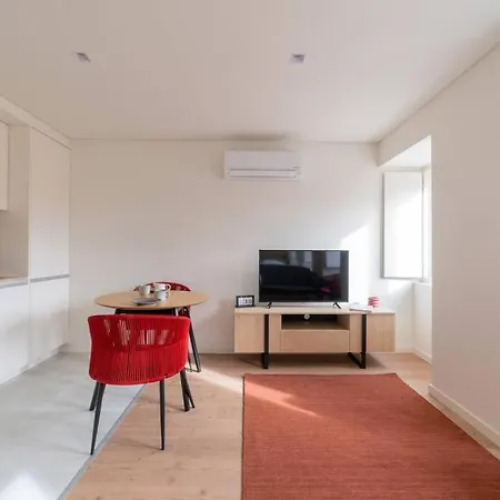 Apartment Pardal 1b - Luxury Studio In Alcantara With Parking Nearby *